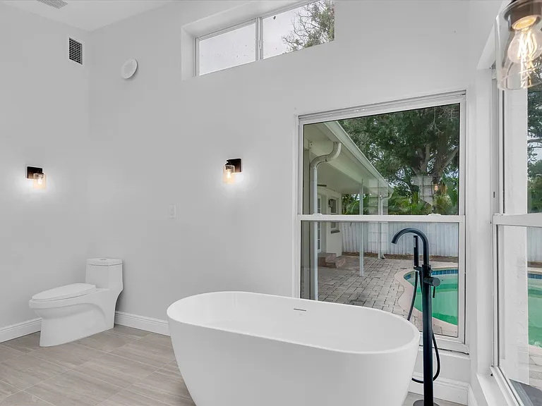 3811 Huntington St NE — Photo 22