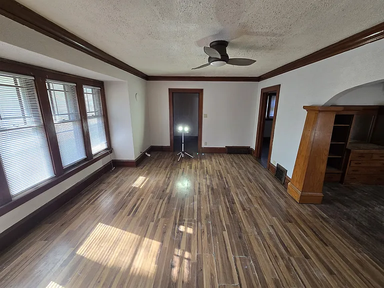 1908 W Melvina St — Photo 4