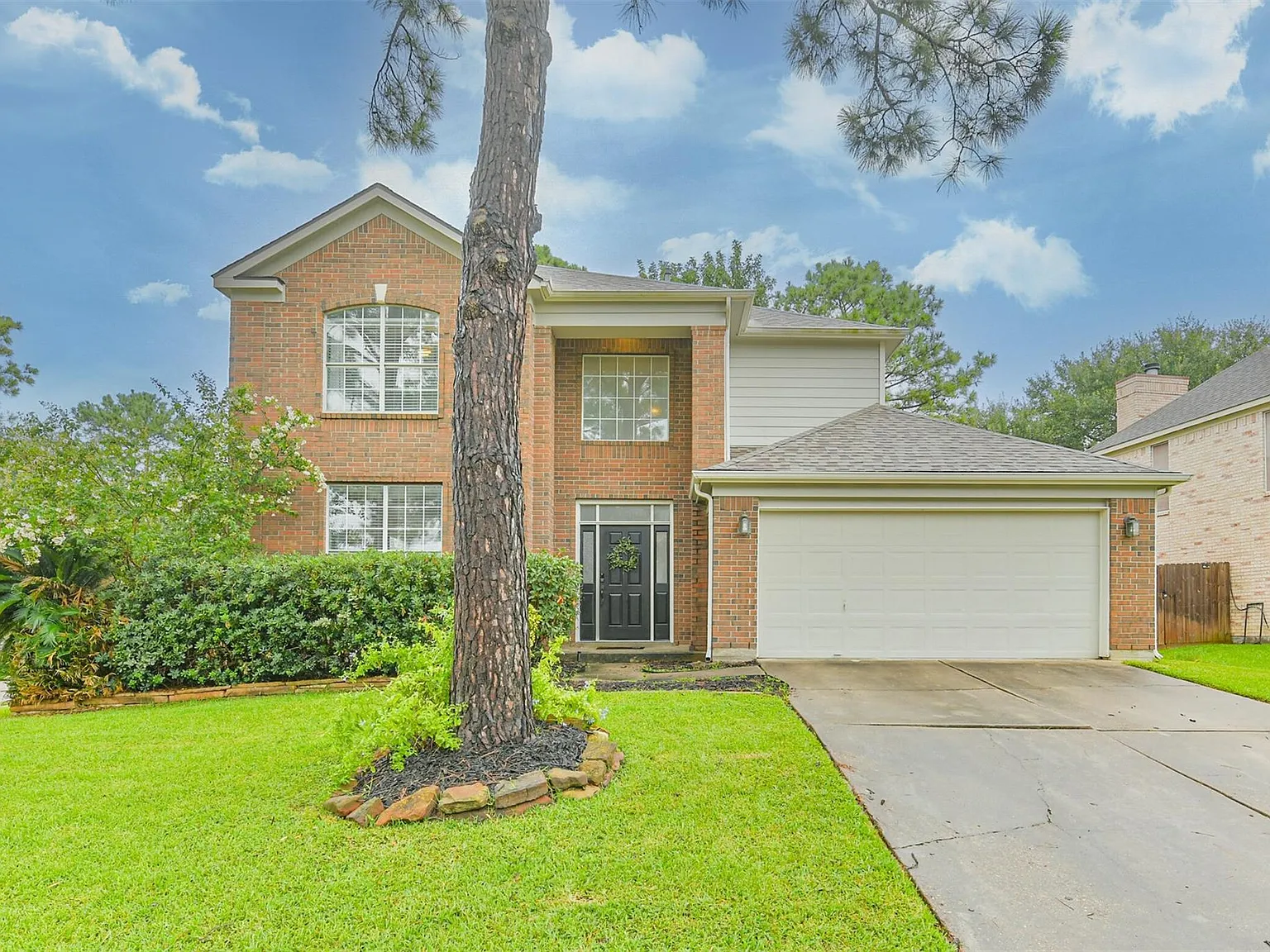 4 bed, 2.5 bath, 2347 sqft, $2,495 — Photo 1