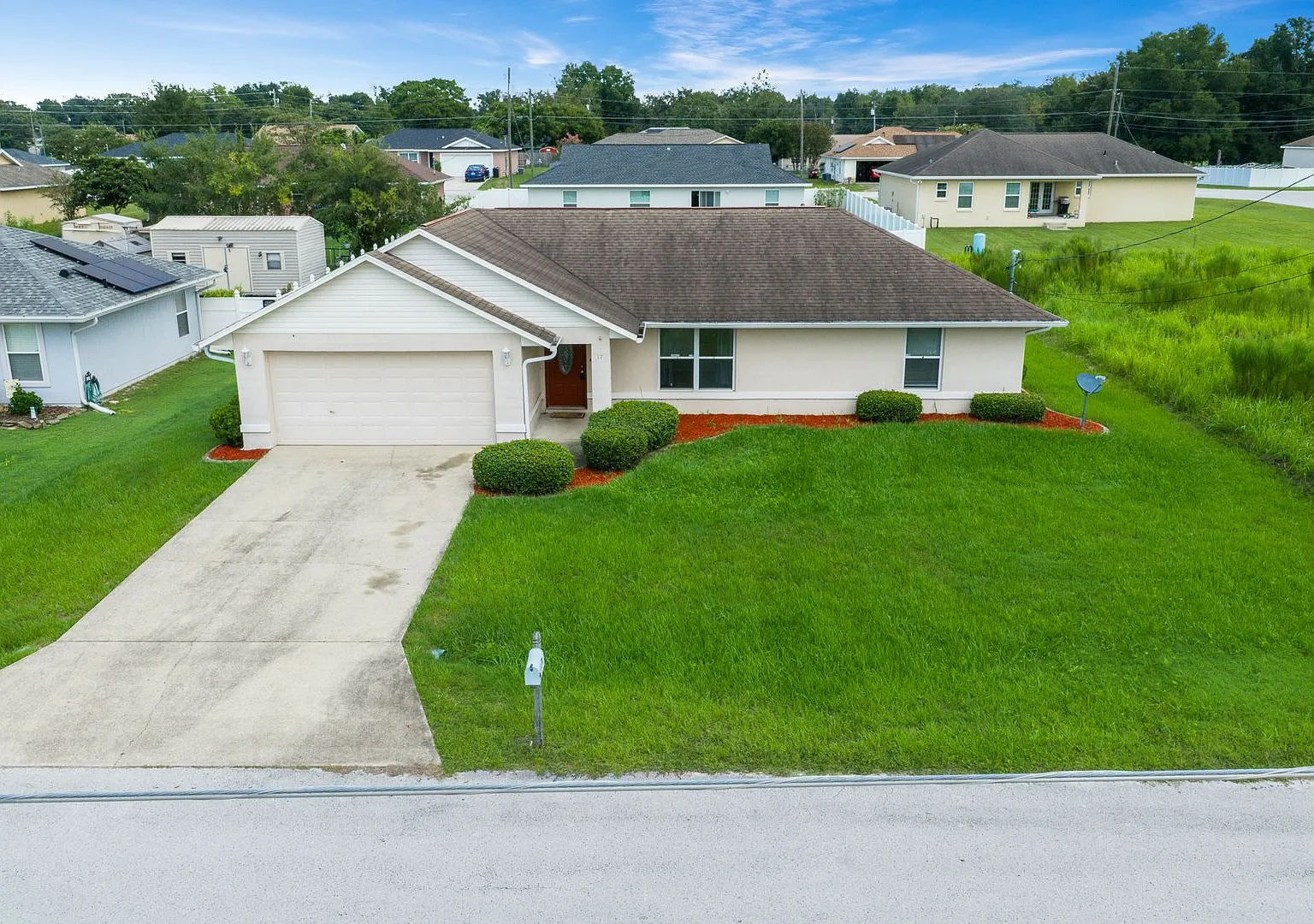 3/2/2 Beautiful Home with Spacious Backyard in Southeast Ocala — Photo 2