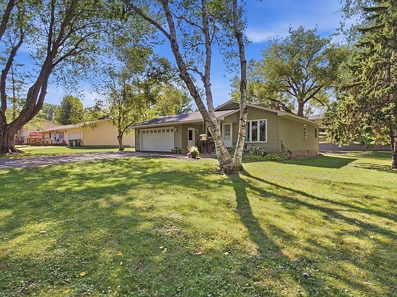 2nd image of 210 Lakeview Dr