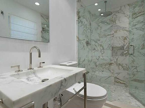 3rd image of 4550 Banyan Ln