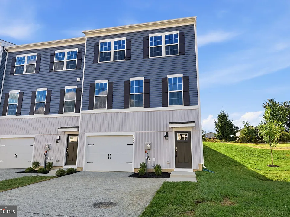 1086 Meadowlark Dr