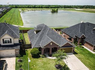 2416 Avalon Trace Ln, Pearland, TX 77581