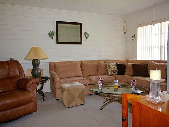 5th image of 322 Country Club Dr