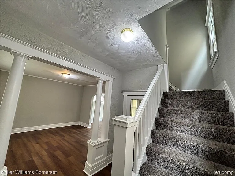 242 Ferris St — Photo 7