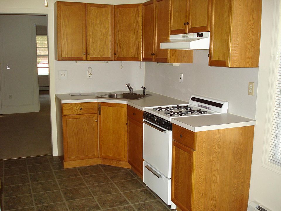 Eat in Kitchen with Gas Range