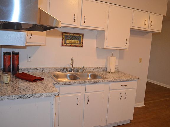 3rd image of 127 Dorothy Ln