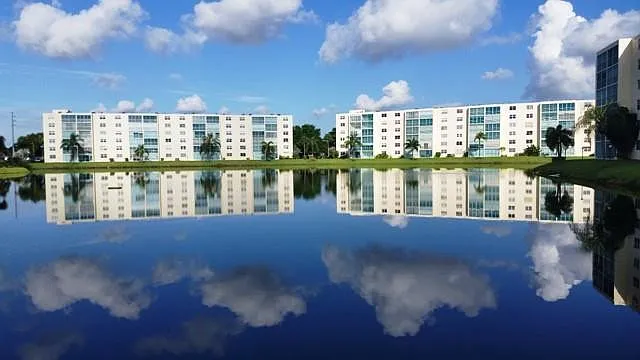 2 bed, 2.0 bath, 1190 sqft, $1,950 — Photo 2