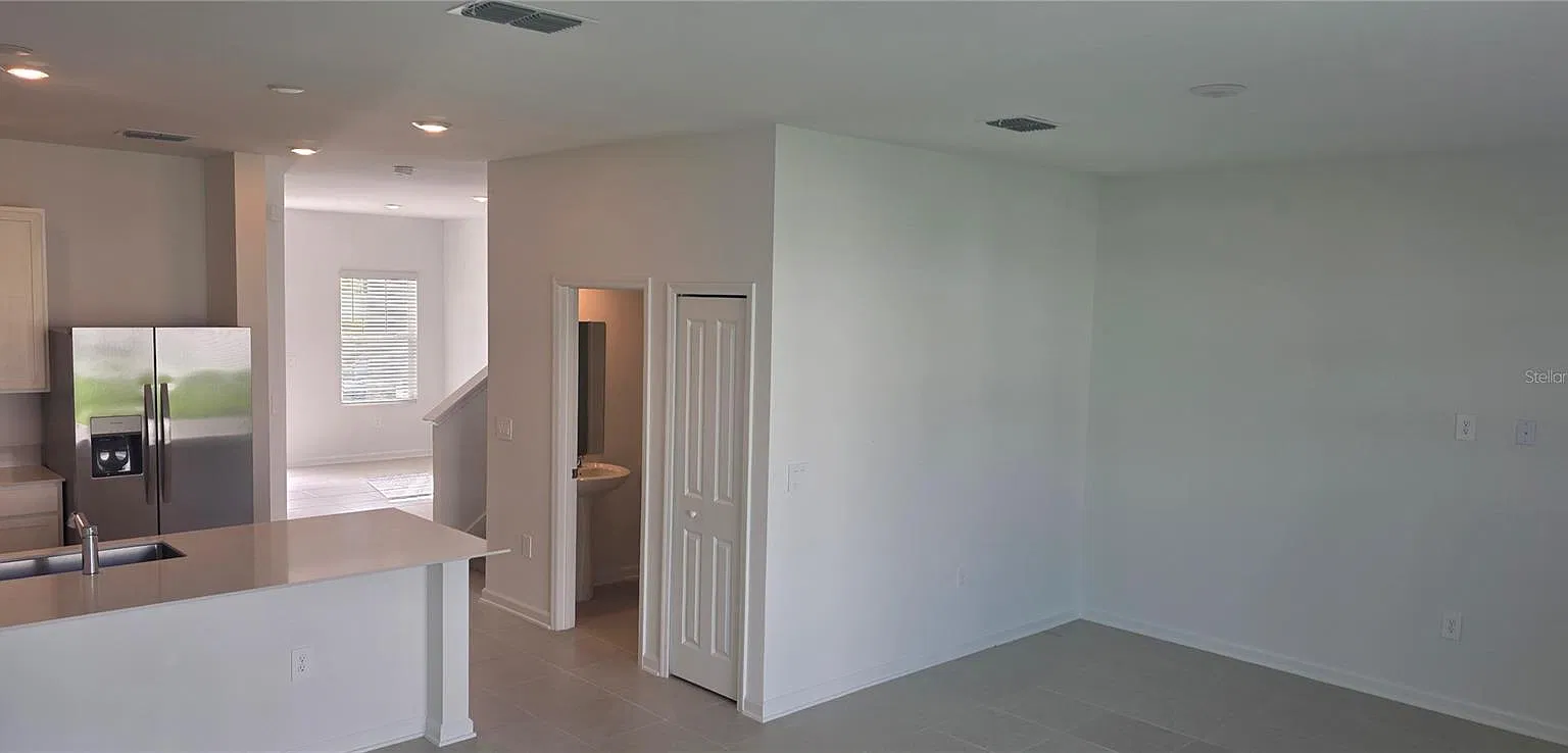 3 bed, 2.5 bath, 1834 sqft, $2,400 — Photo 2