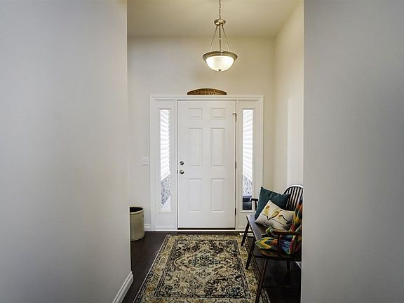 4th image of 8260 River Creek Ct
