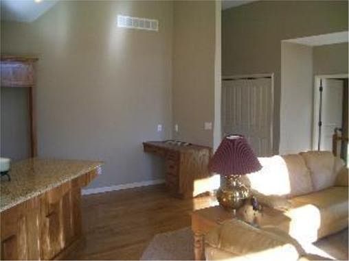 4th image of 11131 Nogard Ave