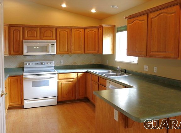 3rd image of 168 Ponderosa Dr