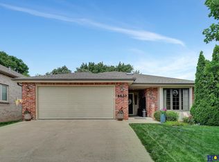 6620 Flint Ridge Rd, Lincoln, NE 68506
