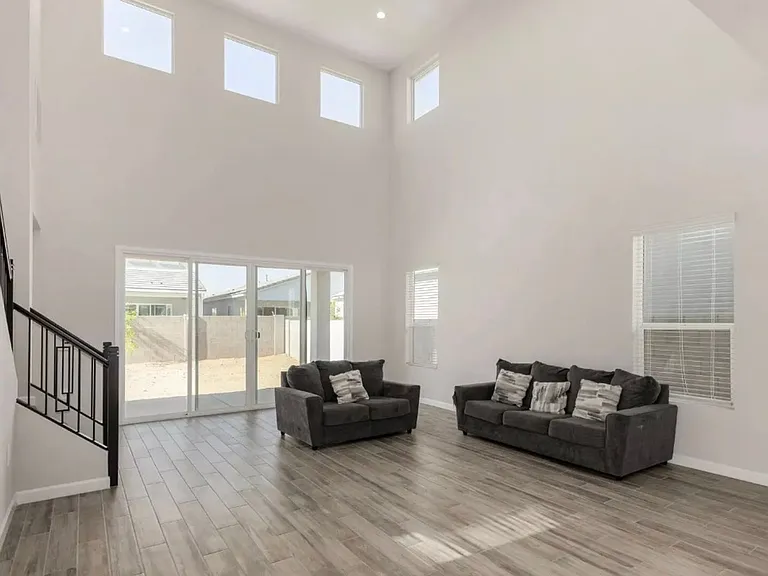 10250 W Adam Ave — Photo 5