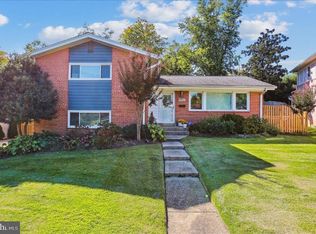 9902 Pomona Dr, Bethesda, MD 20817