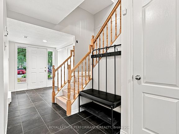 3rd image of 1992 Summerfields Cres