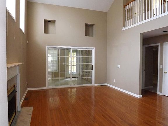 5th image of 140 Westin Parc #29