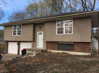 601 NE Noeleen Pl, Lees Summit, MO 64086