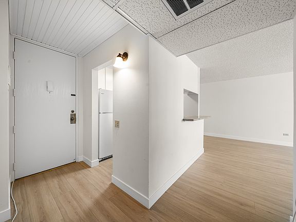 3rd image of 421 S La Fayette Park Pl #0