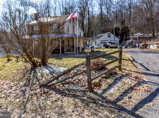 8 Davidheiser Rd, Douglassville, PA 19518