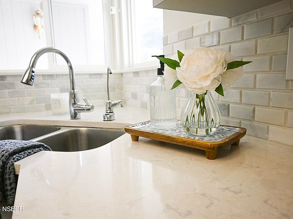 4th image of 460 Daytona Dr