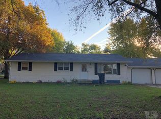 304 S 7th St, Wapello, IA 52653