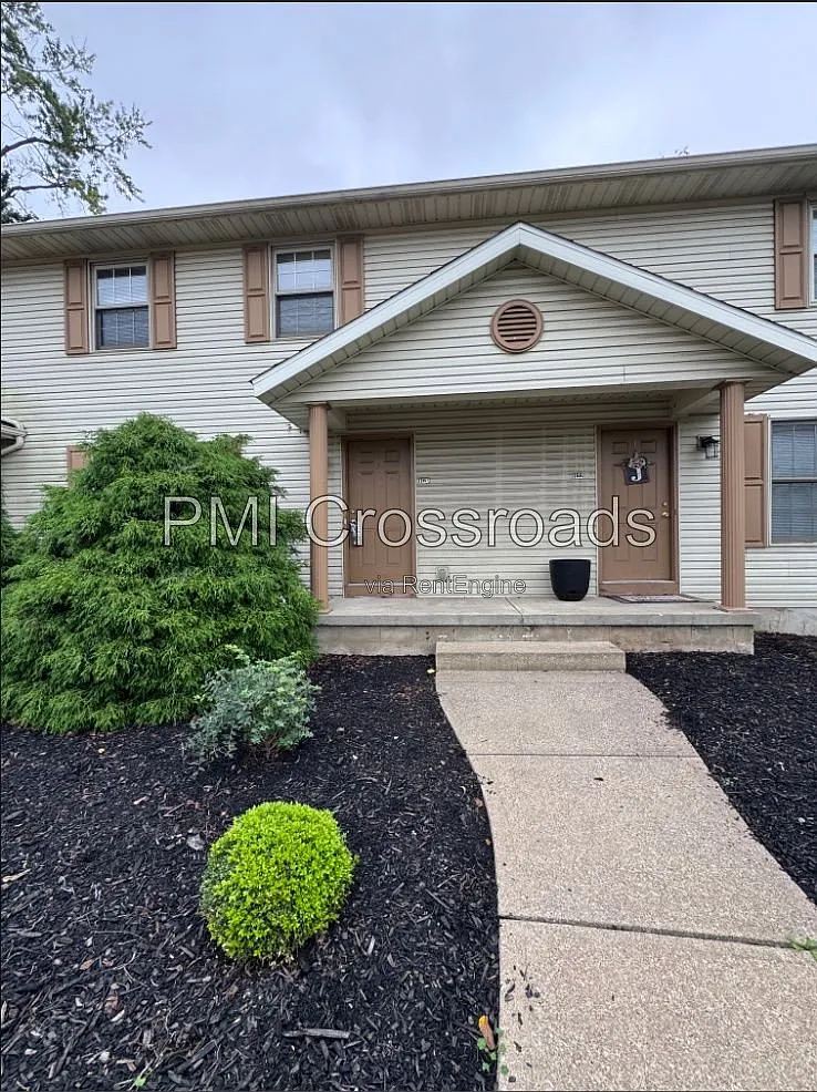 3 bed, 1.5 bath, 1756 sqft, $1,690 — Photo 1