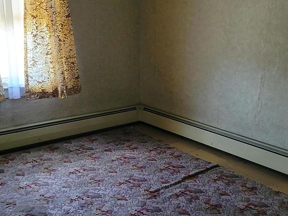 5th image of 121 Front St