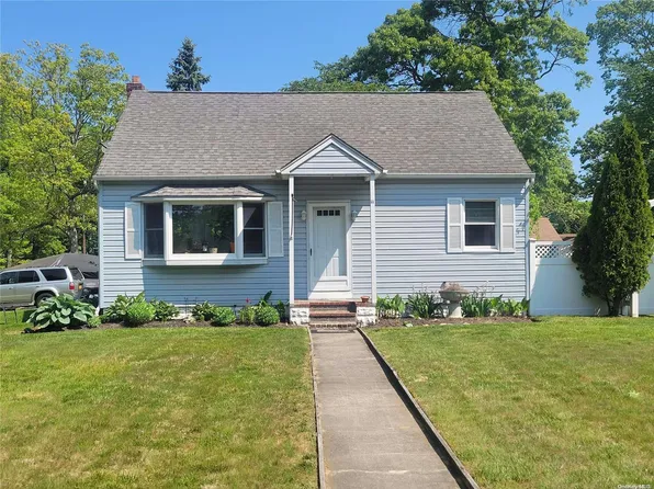 11 Freeman Avenue, Nesconset, NY 11767