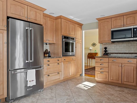 4th image of 3604 Wildwood Dr