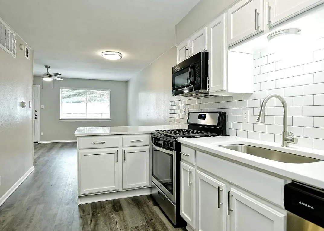 Sandpiper Apartments — Photo 1