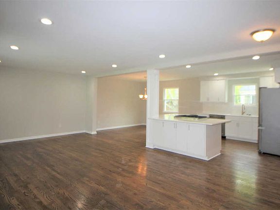 4th image of 2595 Concordgreen Dr