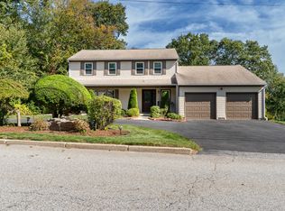 97 Kimberly Ln, Cranston, RI 02921