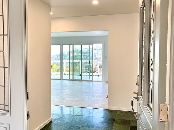 3rd image of 221 Bay View Dr
