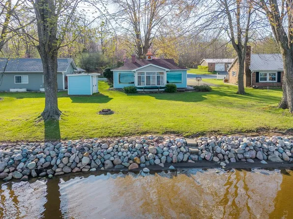 520 Lane 201 Ball Lk, Hamilton, IN 46742