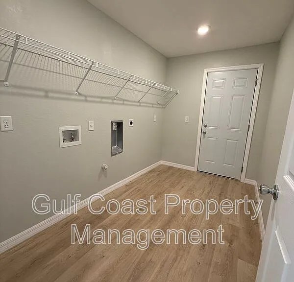 3294 W Price Blvd — Photo 13
