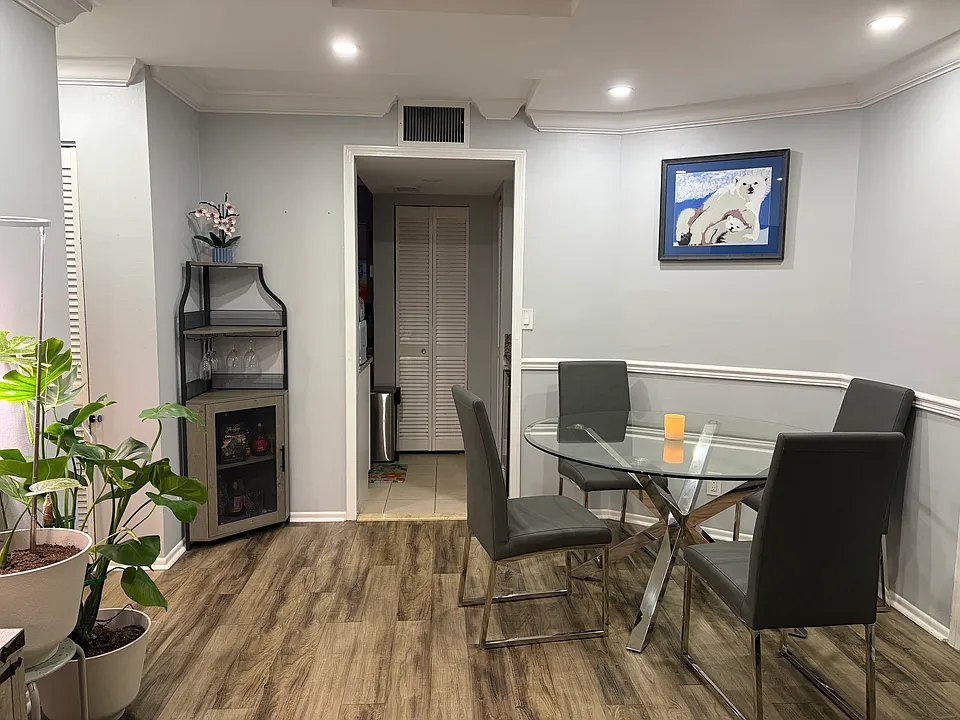 109 Gardens Dr #104