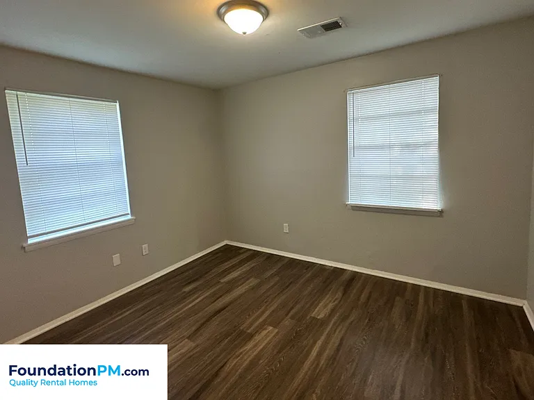 1056 Hudson St #1 — Photo 8