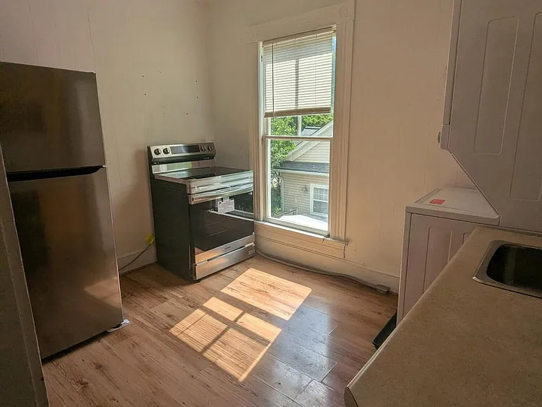 407 Colville St #B — Photo 8