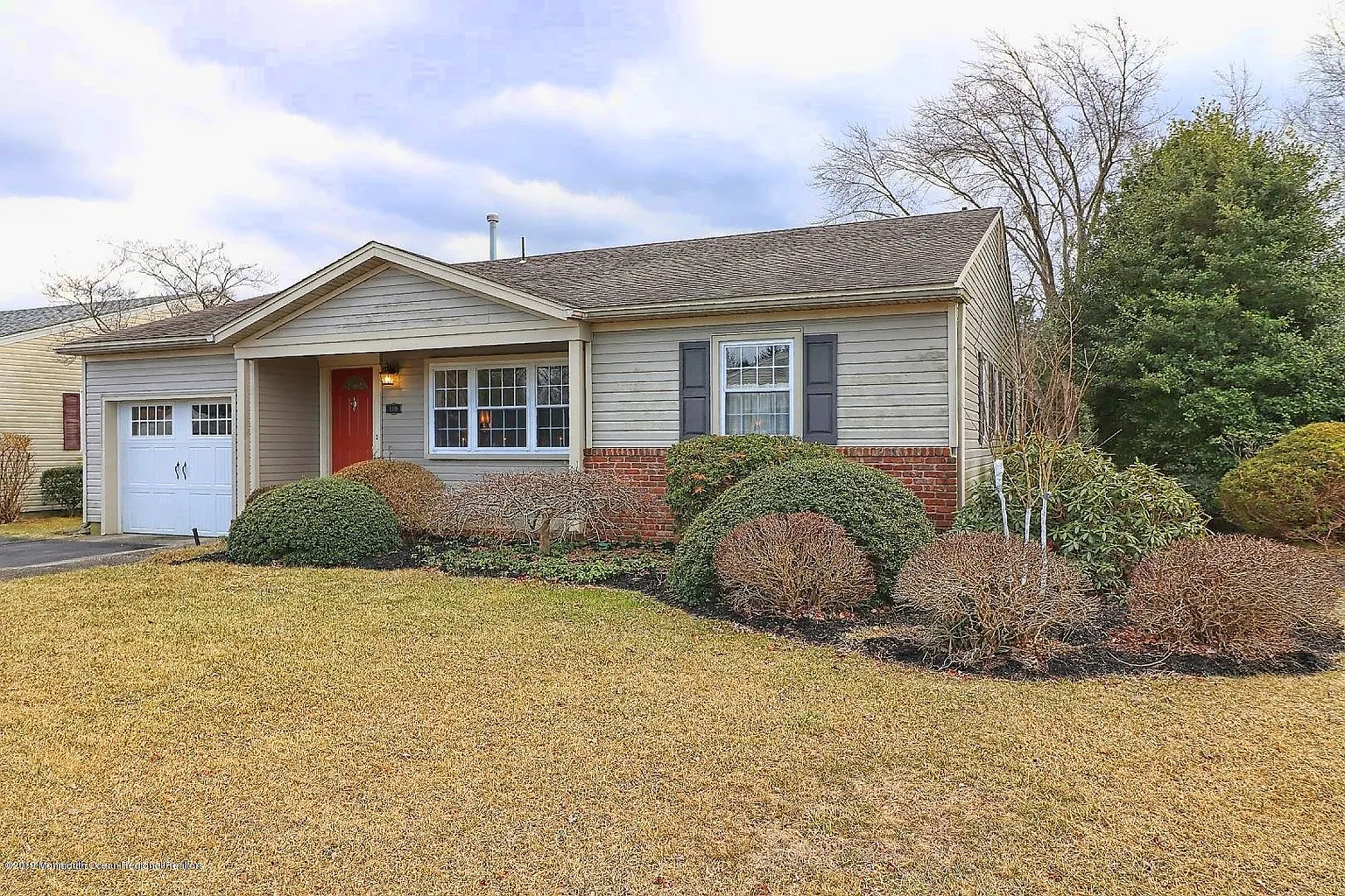 109 Westbrook Dr photo 1