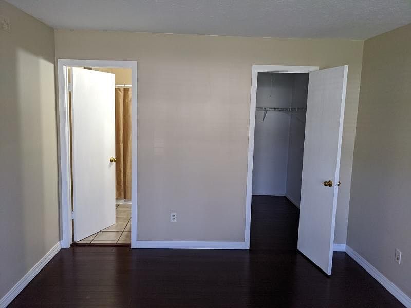 1st image of 7950 Skyline Dr
