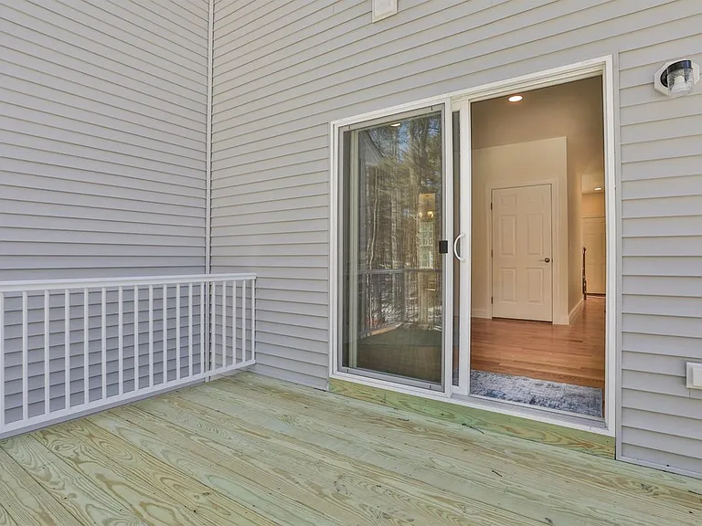 22 Reeds Ferry Way — Photo 5