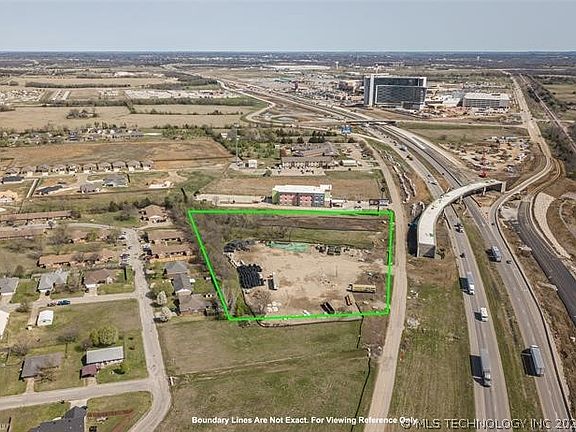 2nd image of 1007 N Service Rd