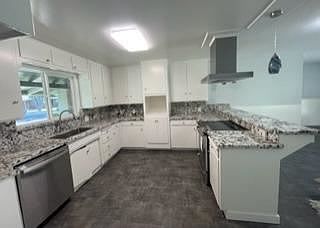 4th image of 921-921 Crestwood Dr