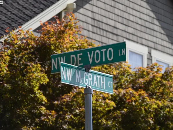 4018 NW McGrath Ct, Portland, OR 97229