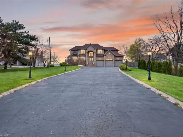 803 Ridge Rd, Hamilton, ON L8J 2Y3