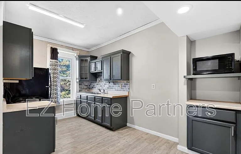 3005 S Compton Ave — Photo 13