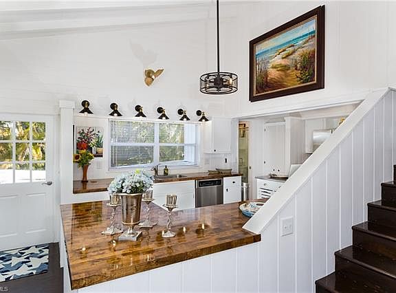 4th image of 2629 Coconut Dr