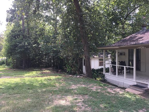 4th image of 15 Woelfley Ln